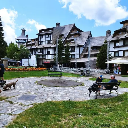 Maja Konaci Appartement *