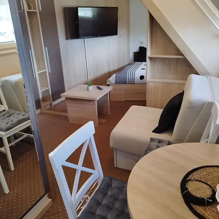 Maja Konaci Appartement *